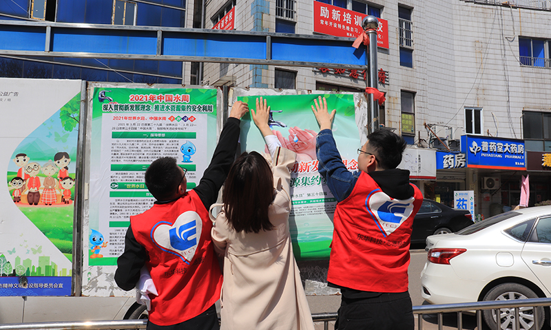 2021年3月25日，藍鴿志愿服務(wù)隊前往社區(qū)開展“世界水日”暨“中國水周”主題宣傳活動（2）
